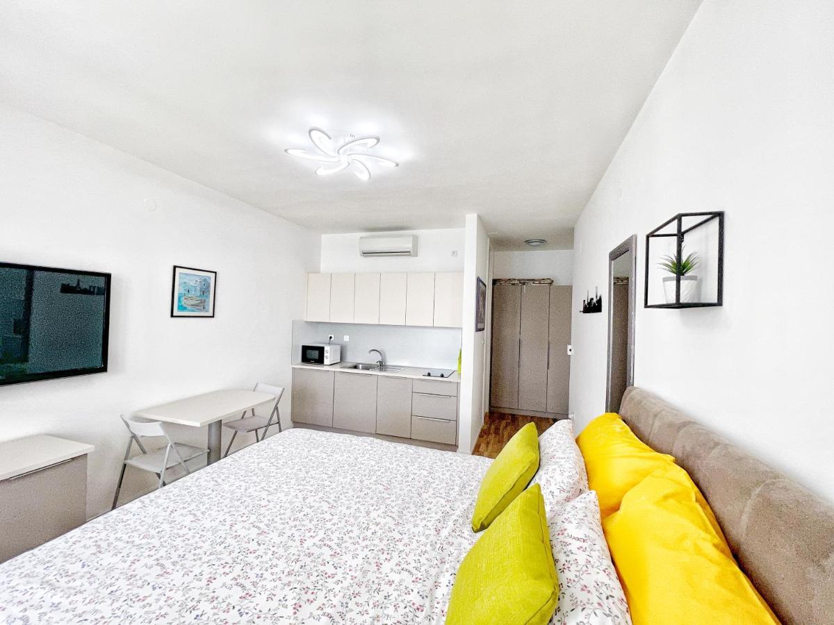 Studio Apartma Pag Blue Ocean 1 With Sea View Pag Town Exteriör bild